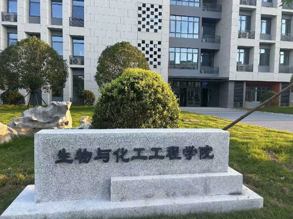 达川区扬州职业大学体育场高杆灯项目